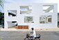 藤本壮介（Sou Fujimoto）设计的住宅House N，位于日本大分市的一个传统居民区，占地面积236.57平方米，建筑面积150.57平方米。将自然融入到居家生活中，用开放式的格局让周围的景色一览无余。