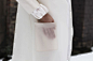 Transparantie bolsillo novia abrigo blanco manga larga transparencia口袋设计 成衣细节