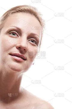 年轻女子的特写脸