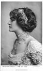 艺术 | 旧时光里的时尚
莉莉·艾西（Lily Elsie）爱德华时代最有名的女性之一
检索词：首饰，服装，摄影，图集，素材；图源：pinterest
#古着##珠宝首饰##好物99#@微博收藏 ​​​​