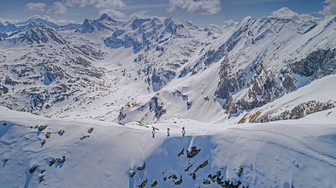 在高地陶恩山脉的滑雪旅行，奥地利巴德加斯...