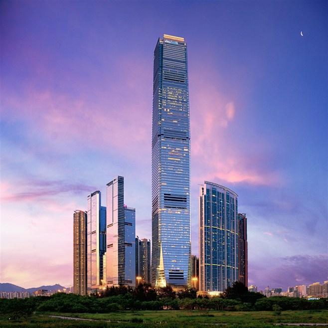 现代繁华城市夜景高清图片 