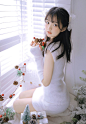眼神清澈明亮的甜美纯欲系圣诞少女纯白连衣裙私房写真图集_美女写真_3g美女图片