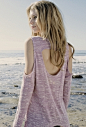 美国加州设计师品牌 LNA 粉色镂空针织衫，2012 年夏季画册款，纯纯性感。 售价:579元