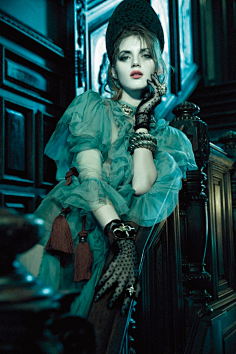 com立陶宛混合媒体艺术家natalieshau:浮華詭異的古典誘惑 女藝術傢