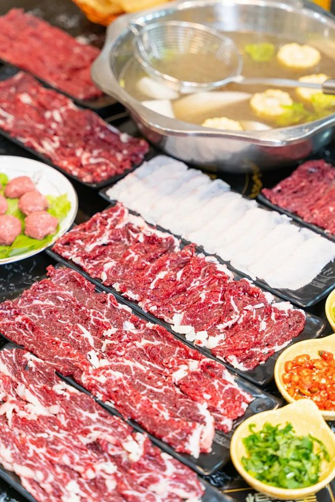潮汕牛肉火锅，吃的就是手切牛肉的鲜美