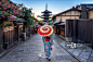 woman wearing japanese traditional kimono with umbrella at Yasak创意图片素材 - 500px Core RF