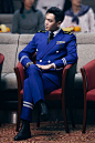 @张若昀 ​新节目录制造型，蓝色系海军制服，经典剪裁的套装，搭配衬衫领带，自带一股笔挺英气的男性魅力~ #张若昀船长制服# ​​​​