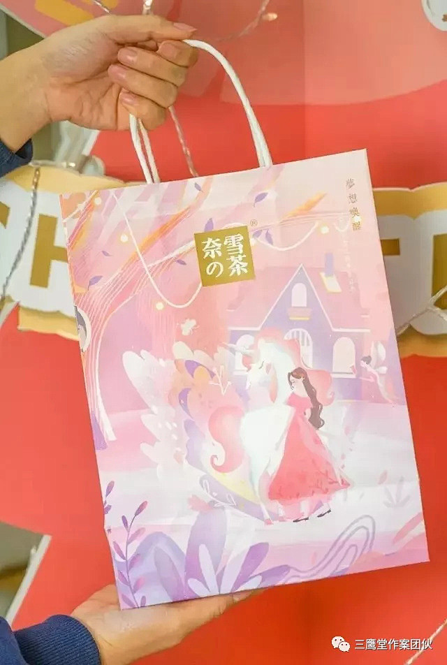 奈雪的茶各种纸手袋也美的让人舍不得扔