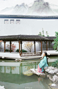【满庭芳】小阁藏春，闲窗锁昼，画堂无限深幽。篆香烧尽，日影下帘钩。手种江梅渐好，又何必、临水登楼。无人到，寂寥浑似，何逊在扬州。