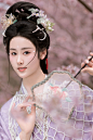 【有图】【春日赏樱】-蜂鸟网 : 【有图】       春日赏樱又见珠悬，玲珑映日，玉酣红醉。      出镜：素尘      梳妆：关小七      摄影：若寒Rock