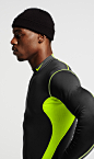 Nike HyperWarm 排汗衣。 Nike.com (CN) : 颠覆冬季赛事，尽在 NIKE HYPERWARM 该系列紧身衣柔韧轻盈又不失保暖，让您时刻畅享舒适、行动自如。