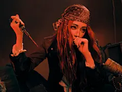 迪丽热巴 红发海盗装 (4)