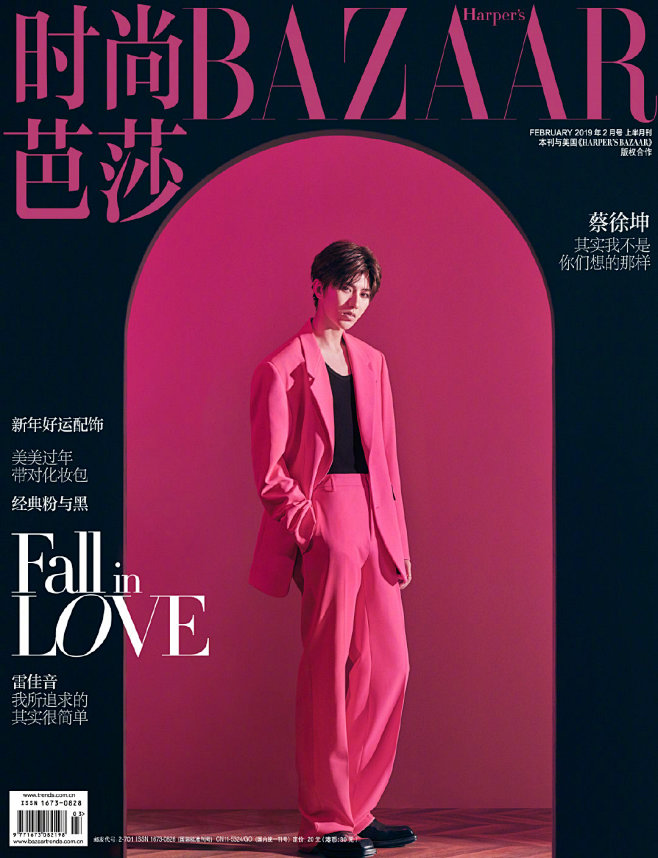 蔡徐坤《时尚芭莎》2月上封面大片出炉，轻...