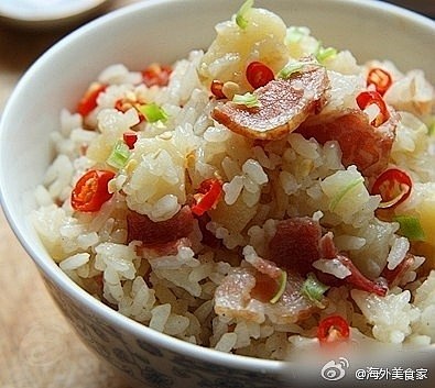 【培根土豆饭】材料：培根1包，土豆1个，...