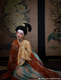 #艾慕造型#
唐代复原装束
        宫乐图仕女

妆发：@琳宝贝wang
摄影：@莫Mo_Makeup
出镜：@遇孤山 ...展开全文c