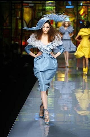 中国传统元素渗入西方—女装礼服设计作品欣...