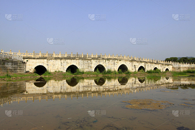 2014年5月18日，中国河北省遵化县，清代东陵，中式传统石桥景观建筑
