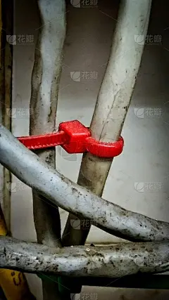 钢丝绳上的红绳