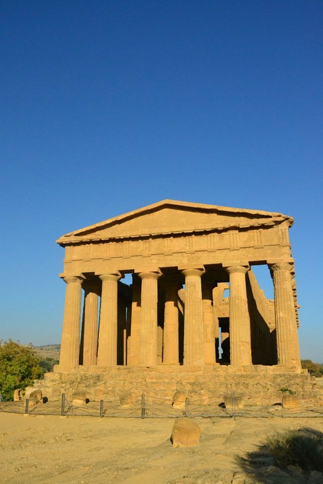 文明的真实重现是希腊境外保存最完好的神庙群迎面而来的第一座神庙丫