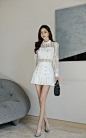▼SonYoonJoo▲210325图片_RO更新(柔幔花呢纯白金属扣波纹衣裙)_看图_孙允珠吧_百度贴吧