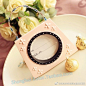 http://shop.sc.weibo.com/h5/goods/index?iid=110031710421100003391180 The pink 3.5"x 3"(with the handle down) outer frame features a round opening to encircle your place cards or your guests? #gardening place cards# 
 #婚礼回礼# 