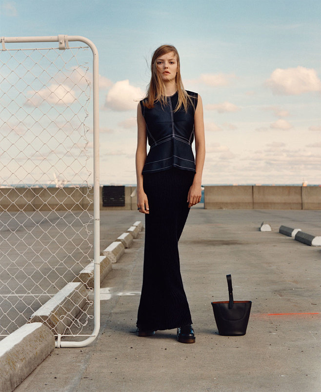 形象海报-ZARA WOMAN STUD...