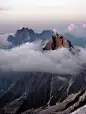 山与云，都是自然无私的赠与。