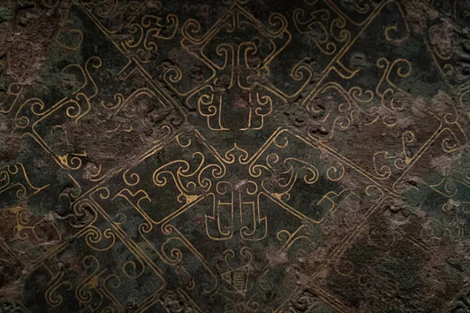 西汉错金青铜勾连云纹钫