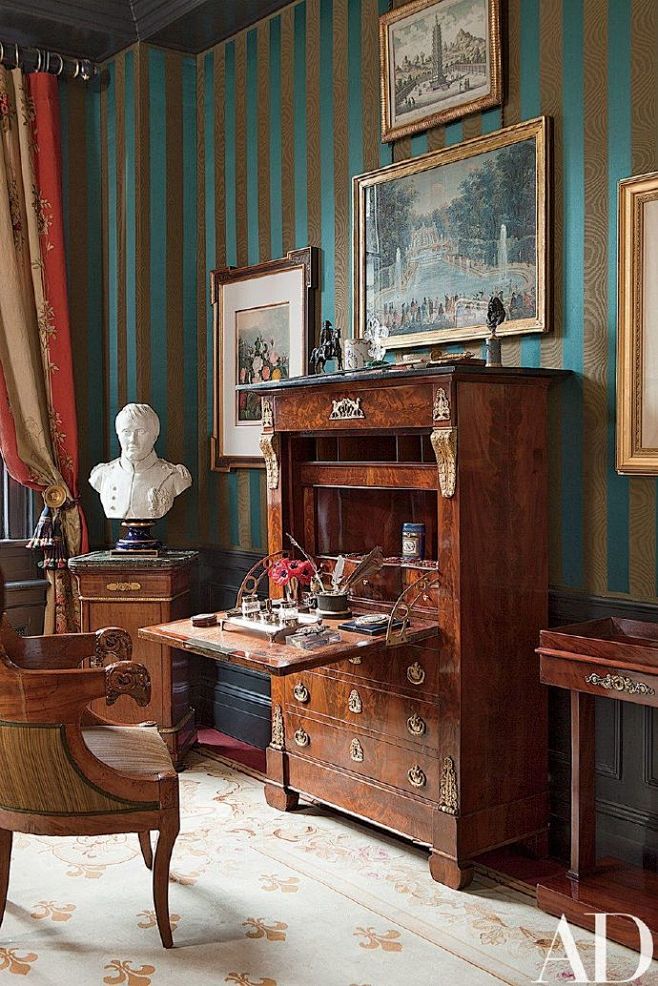 法国帝政时期的家具风格是严肃又辉煌的，这...