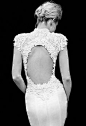 婚纱后背的风景 唯美性感婚纱礼服 #优雅# #时尚# #纯白色# #性感#
