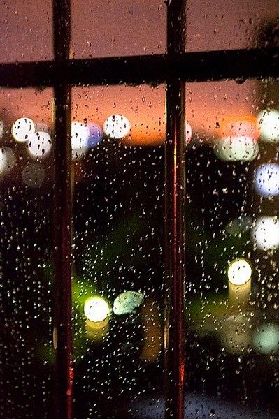 雨和斑斓的夜总能勾起点什么