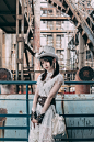 #转发抽奖#  我们的2019夏季#新品#预售页面已经上架，6月10日前购买享有9折优惠！
关注我们、转发本条微博并同时@ 两名好友，您将有机会获得图9中的新品手袋一个（抽奖截止至2019年6月10日24:00，如您已购买则可更换为店内同等价值商品）~ 
4款新商品链接在这里：
连衣裙：O【预售】蒸汽大陆 蒸汽朋克steampunk夏季白色...
手袋：O【预售】熠先生的蒸汽大陆夏季白色蕾丝缎带皮...
蕾丝手套：O【预售】熠先生蒸汽大陆Mr. Yi's Steamland白...
帽子：O【预售】蒸汽大