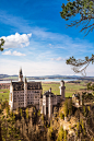 新天鹅堡。全名新天鹅石城堡，是19世纪晚期的建筑，位于#德国#巴伐利亚西南方。