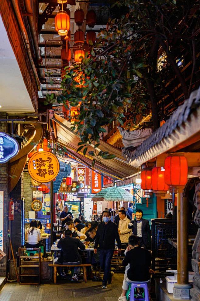 猛追湾｜新晋“街拍中心”与东门烟火气_望平街_蜀锦_成都 : 不仅是望平街，整个猛追湾旅游休闲街区都在这几年里迎来了新生。 而就在昨天，由追湾 ...
