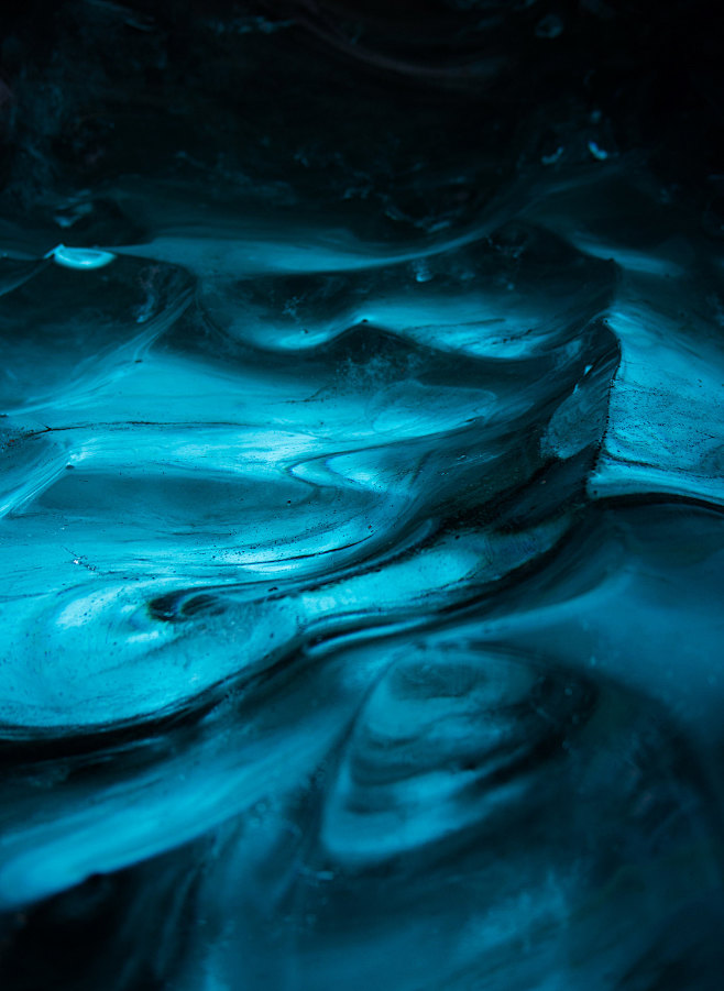 无常: 冰岛瓦特纳吉库尔内部形成的冰。_...