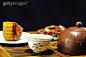 月饼,中秋节,食品,中国元素,紫砂壶_23b73a427_紫砂壶和月饼_创意图片_Getty Images China