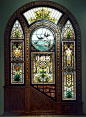 景点｜华丽的飞燕橱窗在Kalamazoo博物馆 : 1870 年至 1880 年间，霍勒斯·派克 (Horace Peck) 在密歇根州Kalamazoo为他的家人建造了一座宏伟的住宅。Peck 先生曾担任密歇根州北部和威斯康星州几家木材公司的总裁，并