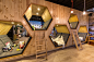 9 3/4 BOOKSTORE + CAFÉ : Cliente: 
9 3/4 Bookstore + Café 
Diseño + producción: 
Plasma Nodo 
Lámparas y objetos: 
Vida Útil (www.vidautil.co) 
Medellín, 2015