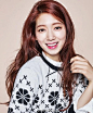 【dispatch】白衣女神#朴信惠#，女性美爆发的画报 近日，朴信惠为香港版《ELLE》杂志拍摄的画报被公开。画报中展现了可爱的微笑和性感的眼神，展现了反转魅力。此外，朴信惠主演的电影《哥哥》已经完成拍摄，预计在今年年中上映。