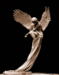 古典雕塑中的天使之翼。 ​​​​