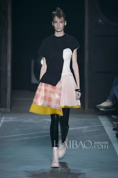 个性Party Girl的另类新主张！Marc by Marc Jacobs 2015春夏女装秀，海报时尚网带你亲临2015春夏纽约时装周_第10页_Marc by Marc Jacobs