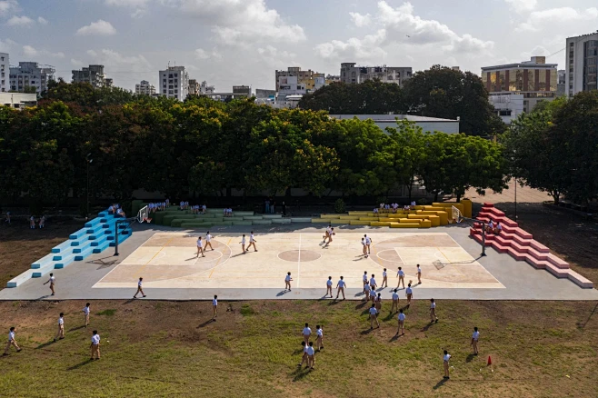 印度圣玛丽学校多功能球场 / playb...