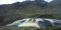 有大片的火山岩浆余热，涌出很多矿物。,马奶茶