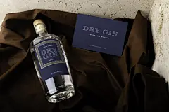 雅致时尚白酒瓶子样机