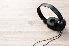 孤立的黑色耳机
