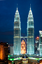 中心,建筑结构,城市,都市风景,建筑_148524006_Petronas Towers in Kuala Lumpur City Centre at dusk._创意图片_Getty Images China