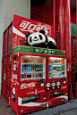 熊猫在日本上野装饰了可口可乐自动售货机。 虽然用中文说Kobe唐人街，所以我对它的确切位置感到有点困惑......