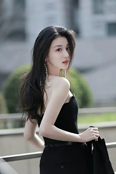 黑衣美女