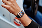 Recenzja: TAG Heuer Monaco Gulf [zdjęcia live, video, cena] - CH24.PL : Heuer Monaco jest bez wątpienia ikoną. Sukces ten to zasługa wyglądu oraz właściwych ludzi i partnerów, którzy towarzyszyli zegarkowi na przestrzeni lat.